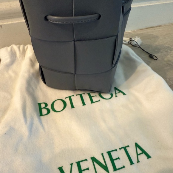 Bottega Veneta Gray Crossbody Bag - Picture 2 of 4